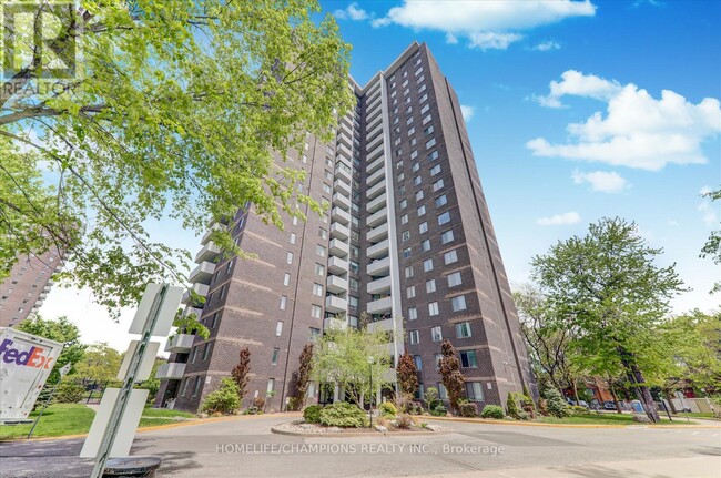 1900 Sheppard Ave E in Toronto, ON - Building Photo - Building Photo