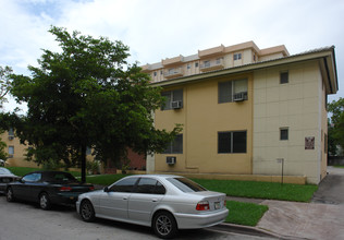 11 Menores Ave in Coral Gables, FL - Building Photo - Building Photo