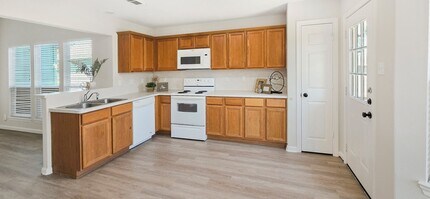 979 Oak Lynn Dr in Willis, TX - Building Photo - Building Photo