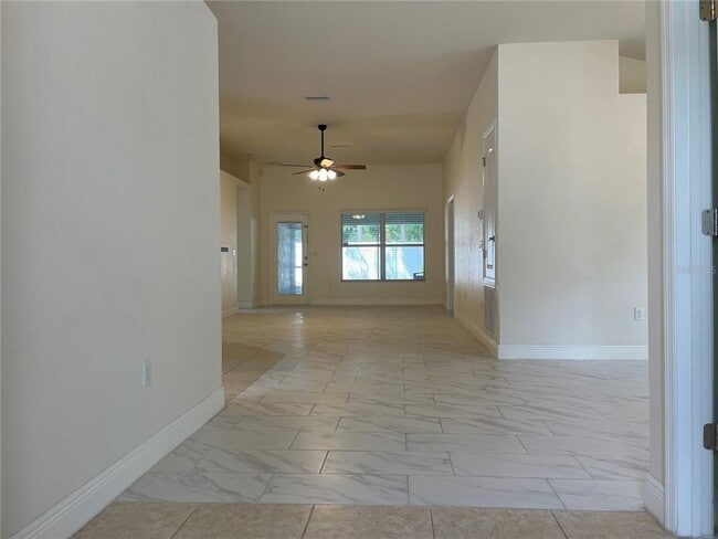 10705 Standing Stone Dr in Wimauma, FL - Building Photo - Building Photo