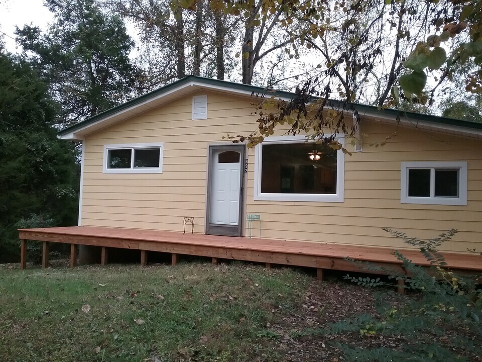 692 Rivercliff Rd in McMinnville, TN - Foto de edificio