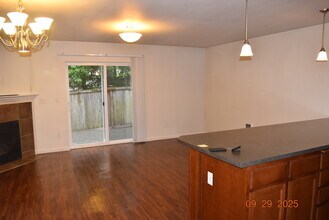 16109 124th Avenue Ct E in Puyallup, WA - Foto de edificio - Building Photo