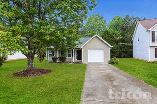 2024 Meadow Glen Cir in Fairburn, GA - Building Photo