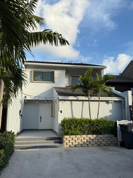 12394 Westhampton Cir in Wellington, FL - Building Photo