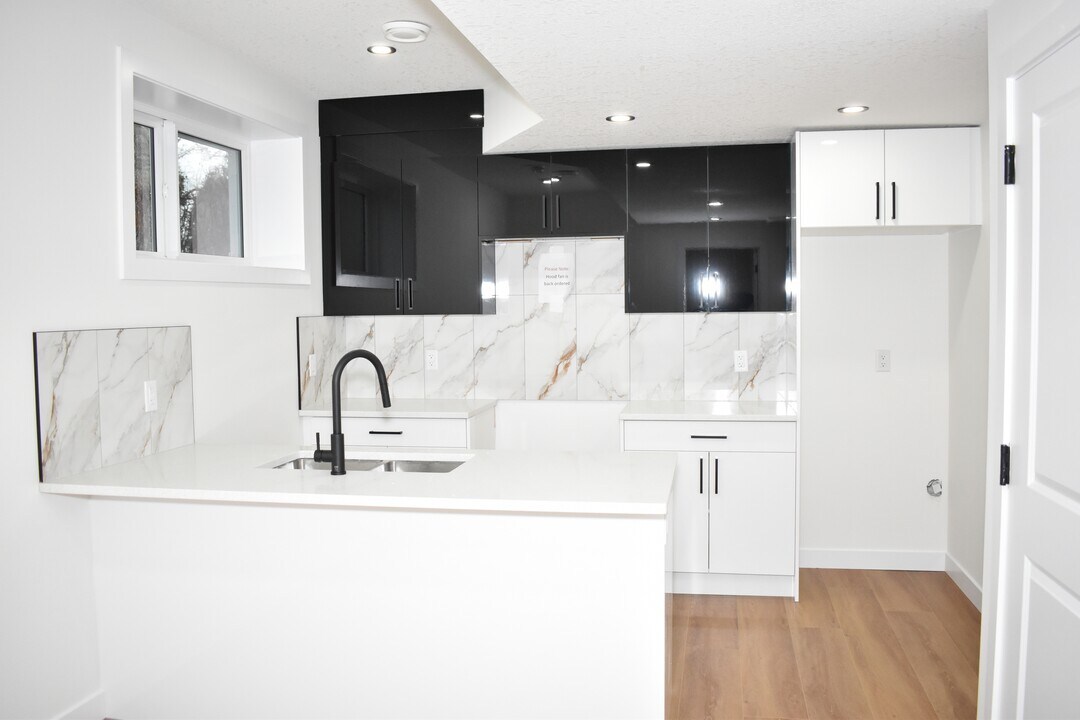 13538 110a Ave NW in Edmonton, AB - Building Photo