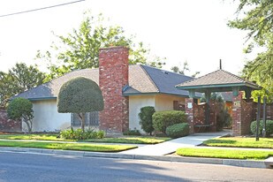 Eden Park Apartment in Fresno, CA - Building Photo