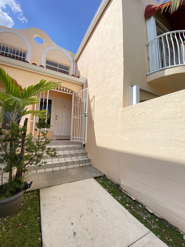 8580 NW 5th Ter, Unit 1607 in Miami, FL - Building Photo - Building Photo