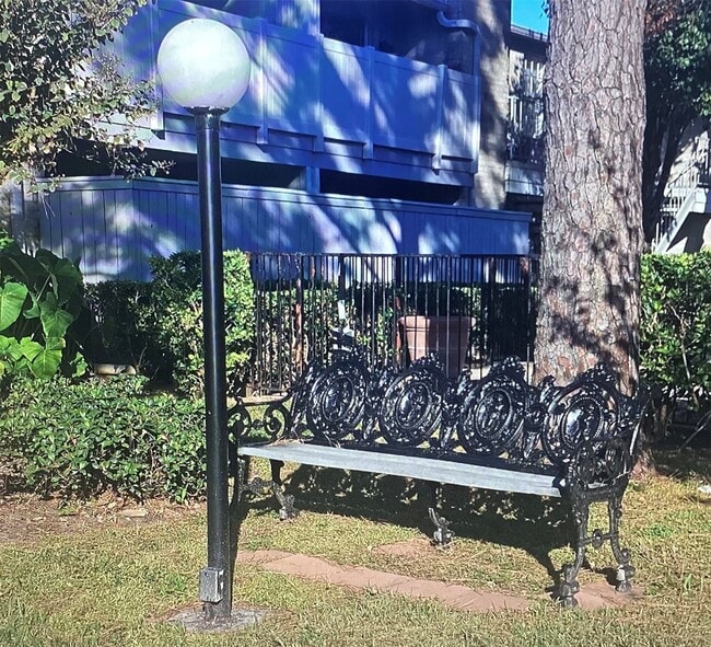 10725 Braes Bend Dr in Houston, TX - Building Photo - Building Photo