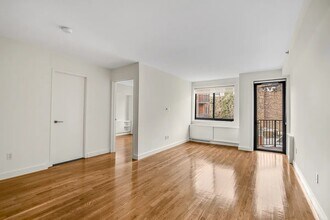 101 W 15th St in New York, NY - Building Photo - Building Photo