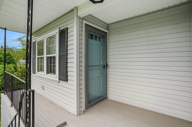 481 Bronson Rd in Fairfield, CT - Building Photo - Building Photo