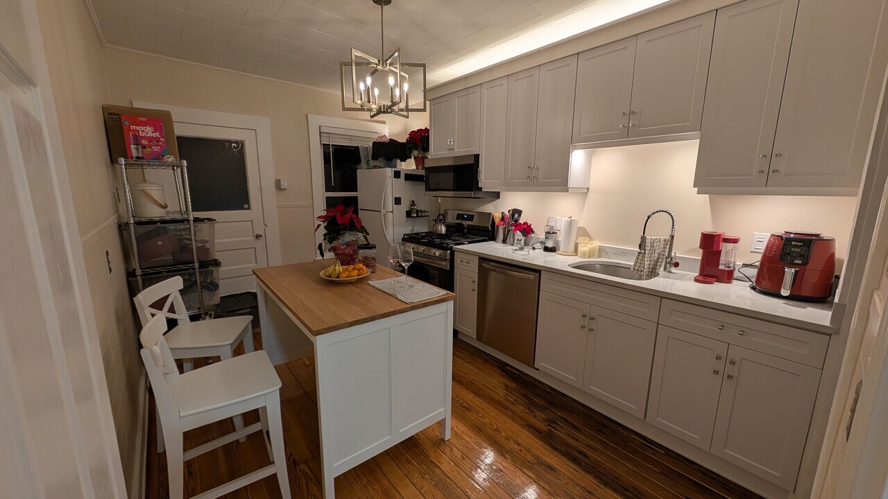 54 Saxton St, Unit 2 in Boston, MA - Building Photo