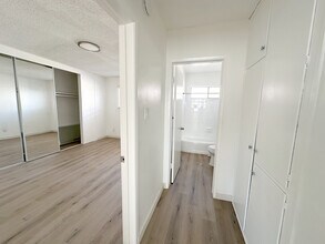 12624 Pacific Ave in Los Angeles, CA - Foto de edificio - Building Photo