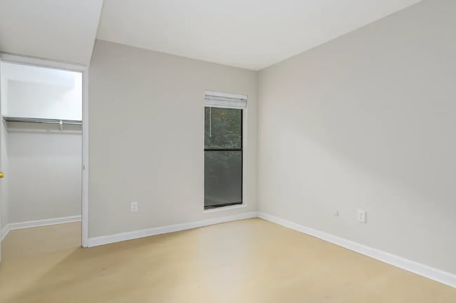 Village Park Apartments in Creve Coeur, MO - Foto de edificio - Building Photo