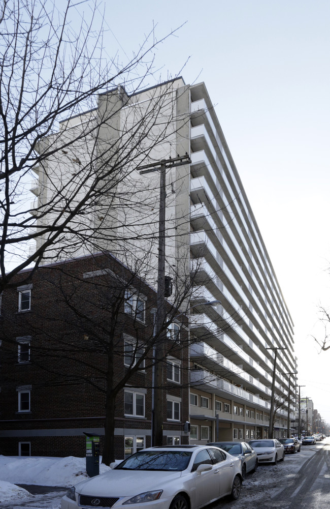 St. Moritz Apartments in Ottawa, ON - Building Photo - Building Photo