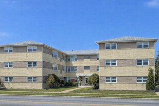 10136 S Pulaski Rd in Oak Lawn, IL - Building Photo