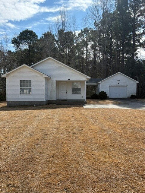 104 Evergreen Dr in Hubert, NC - Building Photo - Building Photo
