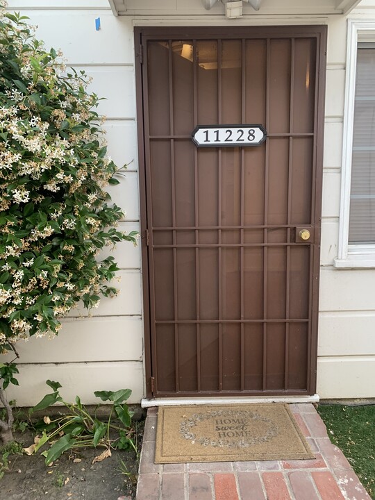 11228 Richland Ave in Los Angeles, CA - Foto de edificio