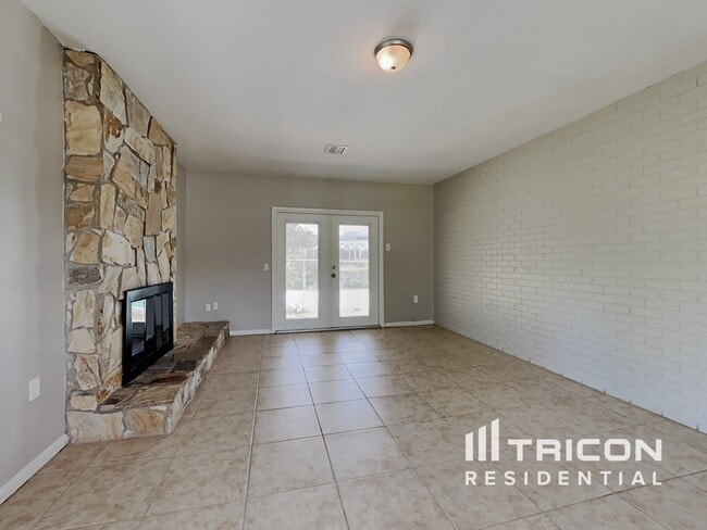 1010 Rochelle Ln in Valrico, FL - Building Photo - Building Photo