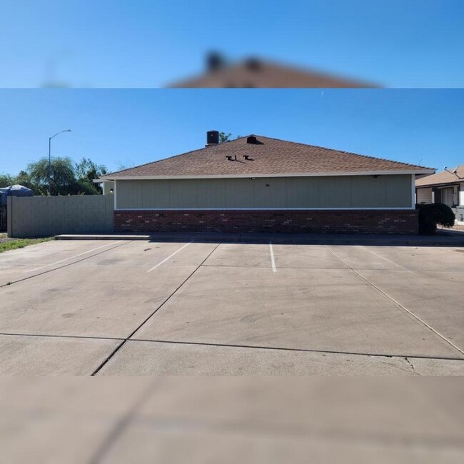 608 S Pioneer in Mesa, AZ - Foto de edificio - Building Photo
