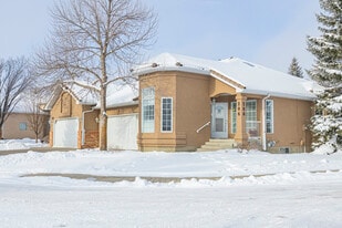 25 Hamptons Rise NW in Calgary, AB - Building Photo