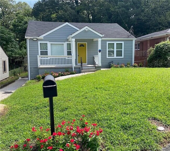 39 Holly Rd NW in Atlanta, GA - Building Photo - Building Photo