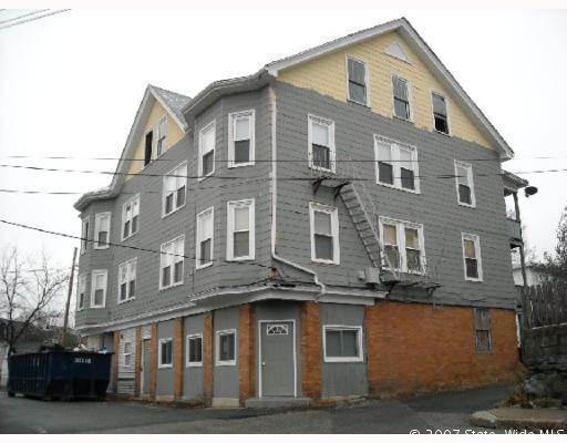 99 Oak St in Woonsocket, RI - Building Photo