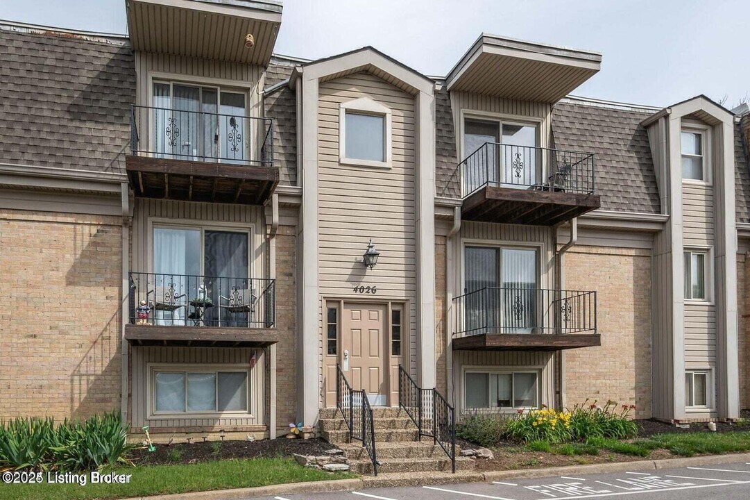 4026 Poplar Level Rd in Louisville, KY - Foto de edificio
