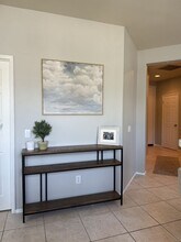 24116 Victoria Ln in Santa Clarita, CA - Building Photo - Building Photo