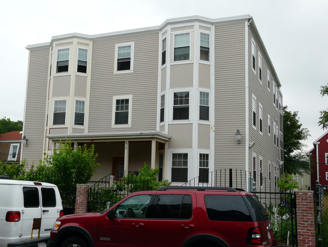 21-23 W Cottage St in Boston, MA - Foto de edificio - Building Photo