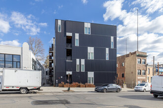 Flats at Golaski in Philadelphia, PA - Foto de edificio - Building Photo