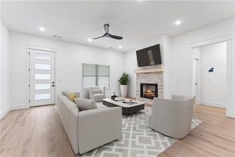 16 Celtic Dr in Bella Vista, AR - Foto de edificio - Building Photo