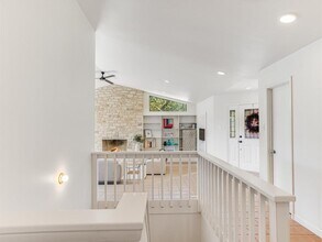 1302 Wild Basin Ledge in Austin, TX - Building Photo - Building Photo