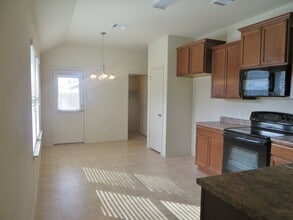 121 Soapstone Dr in Jarrell, TX - Building Photo - Building Photo