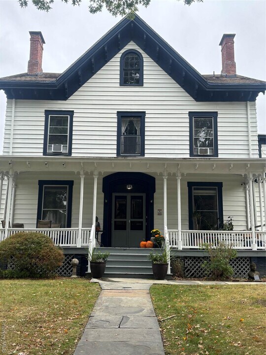 113 Academy St in Poughkeepsie, NY - Building Photo