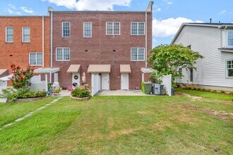 220 Eascott Pl, Unit 200 in Columbia, SC - Foto de edificio - Building Photo