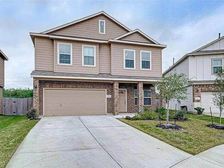 3843 Briar Water Ct in Park Row, TX - Building Photo