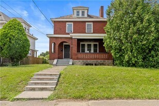 2929 Middletown Rd in Pittsburgh, PA - Building Photo