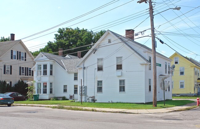 1 Charles St in Rochester, NH - Foto de edificio - Building Photo