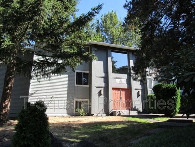 4629 W Lake Sammamish Pkwy SE in Issaquah, WA - Building Photo - Building Photo