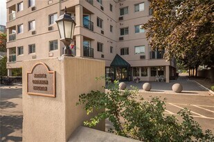 104 North St in Stamford, CT - Building Photo