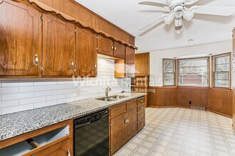 1727 N Young St in Wichita, KS - Foto de edificio - Building Photo