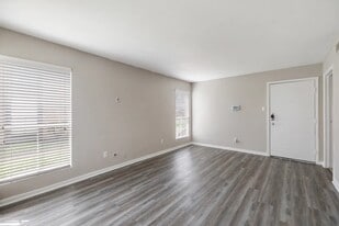 11715 S Glen Dr in Houston, TX - Building Photo