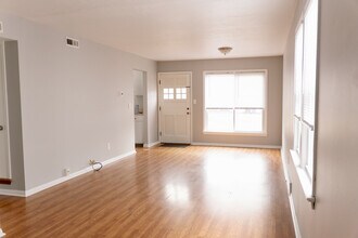 12302 Milligan Ave in Cleveland, OH - Foto de edificio - Building Photo