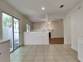 2360 Cherokee Cove Trl in Jacksonville, FL - Foto de edificio - Building Photo