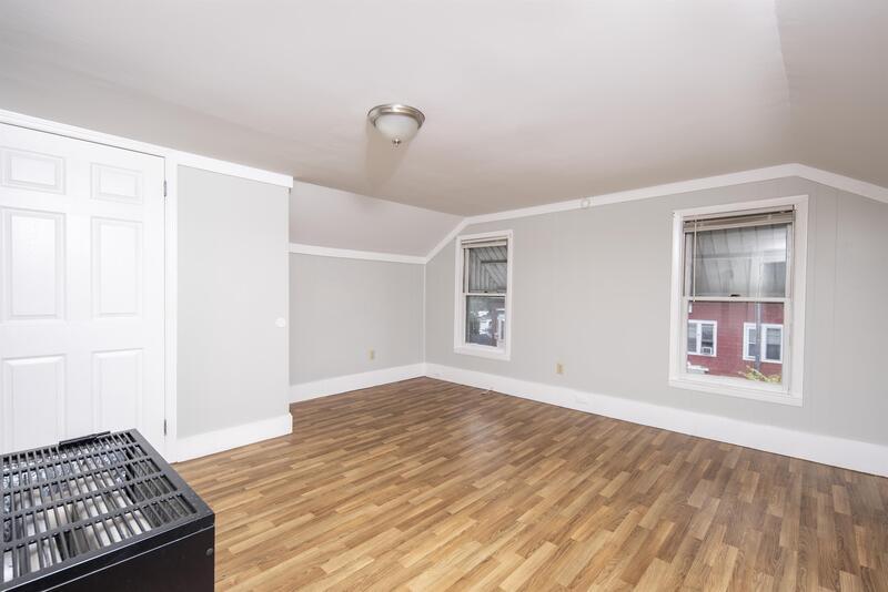 882 4th Ave in Troy, NY - Building Photo