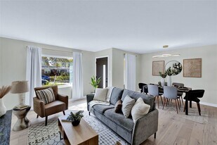 10506 Sandra Lynn Dr in Dallas, TX - Building Photo