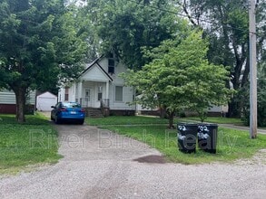 702 W Miller St in Springfield, IL - Building Photo - Building Photo