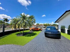 9481 SW 10th St in Miami, FL - Building Photo - Building Photo