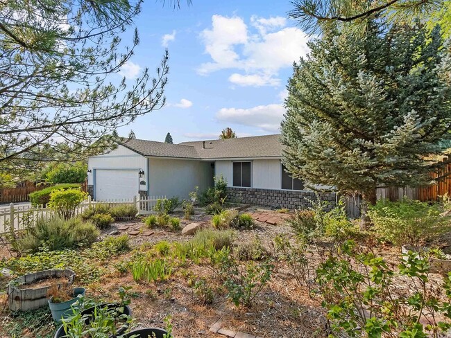 1975 Putnam Dr in Reno, NV - Foto de edificio - Building Photo