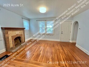 2029 Alvin St in Cincinnati, OH - Foto de edificio - Building Photo